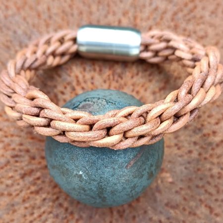 Leren gevlochten armband van zes stringen leer