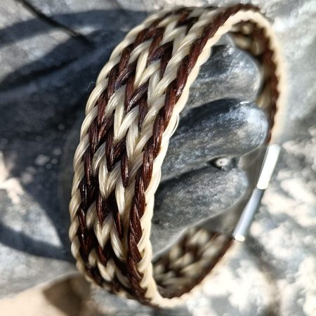 Paardenhaar-Bruin-Wit-Strak vierkant gevlochten