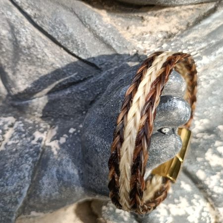 Paardenhaar armband met 3 vierkant gevlochten vlechten