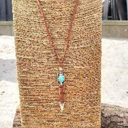 Leren ketting - turqoise steentje - pijlvorm- hand gemaakt