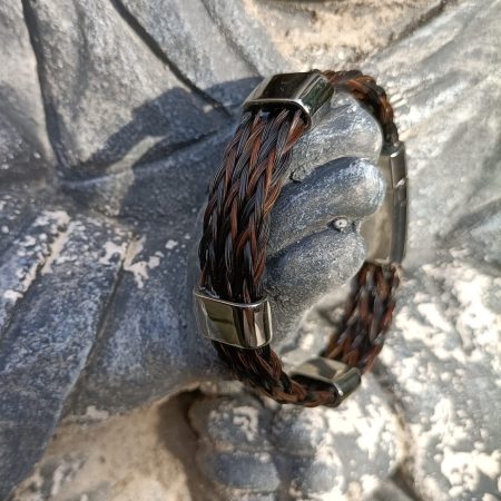 Paardenhaar armband met 3 vierkant gevlochten vlechtjes