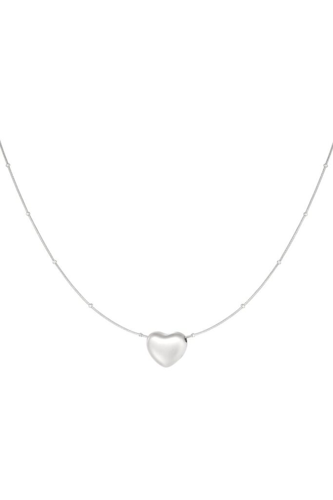 Zilverkleurige ketting met een soft solide hart en balletjes